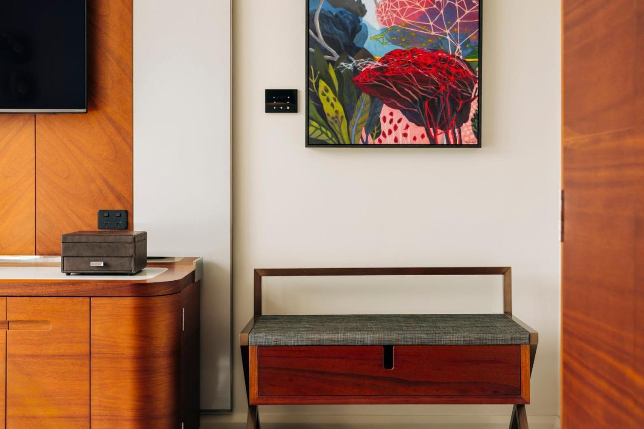 The Tasman, A Luxury Collection Hotel, Hobart Esterno foto A bench in a hotel room