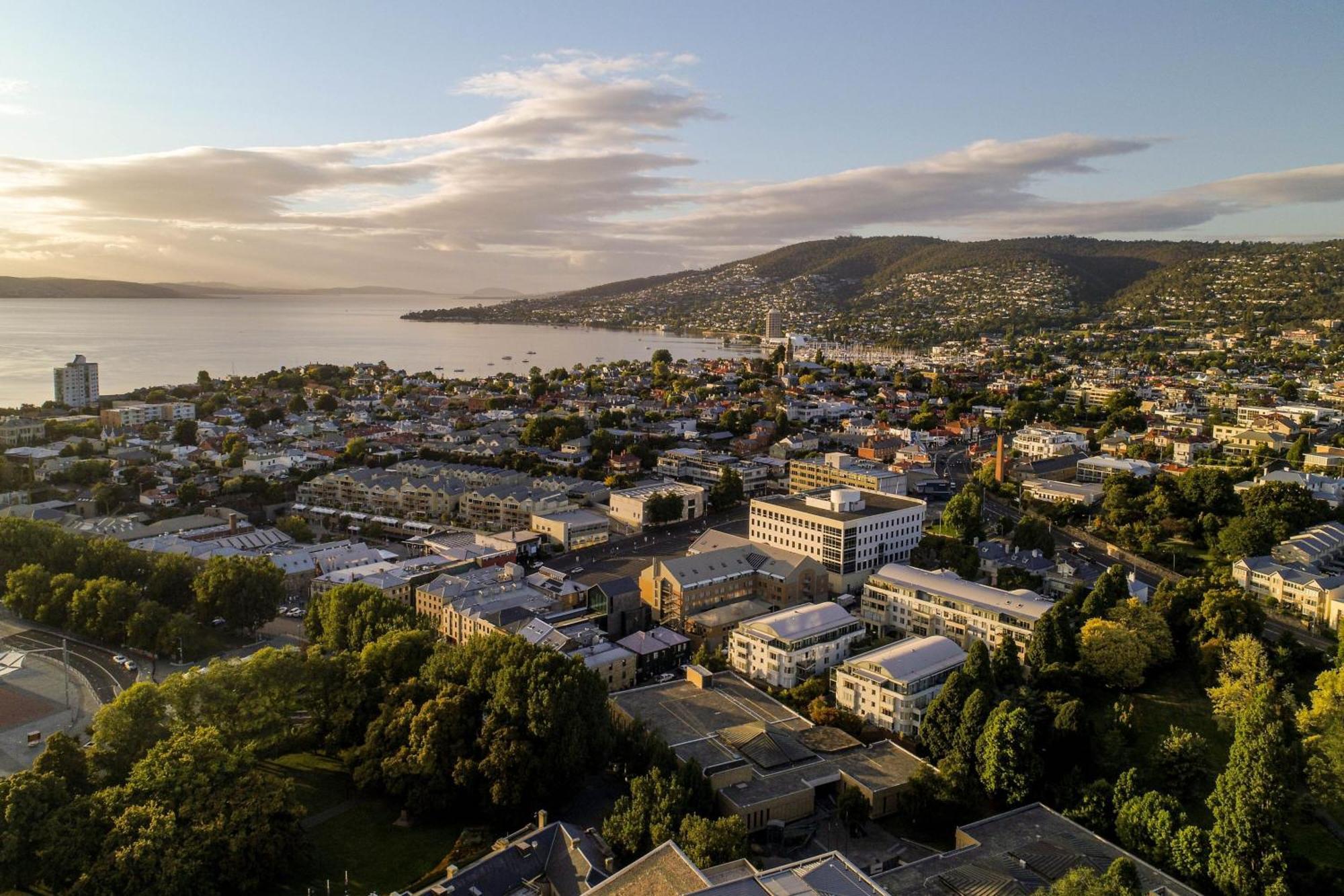 The Tasman, A Luxury Collection Hotel, Hobart Esterno foto Aerial view of the campus